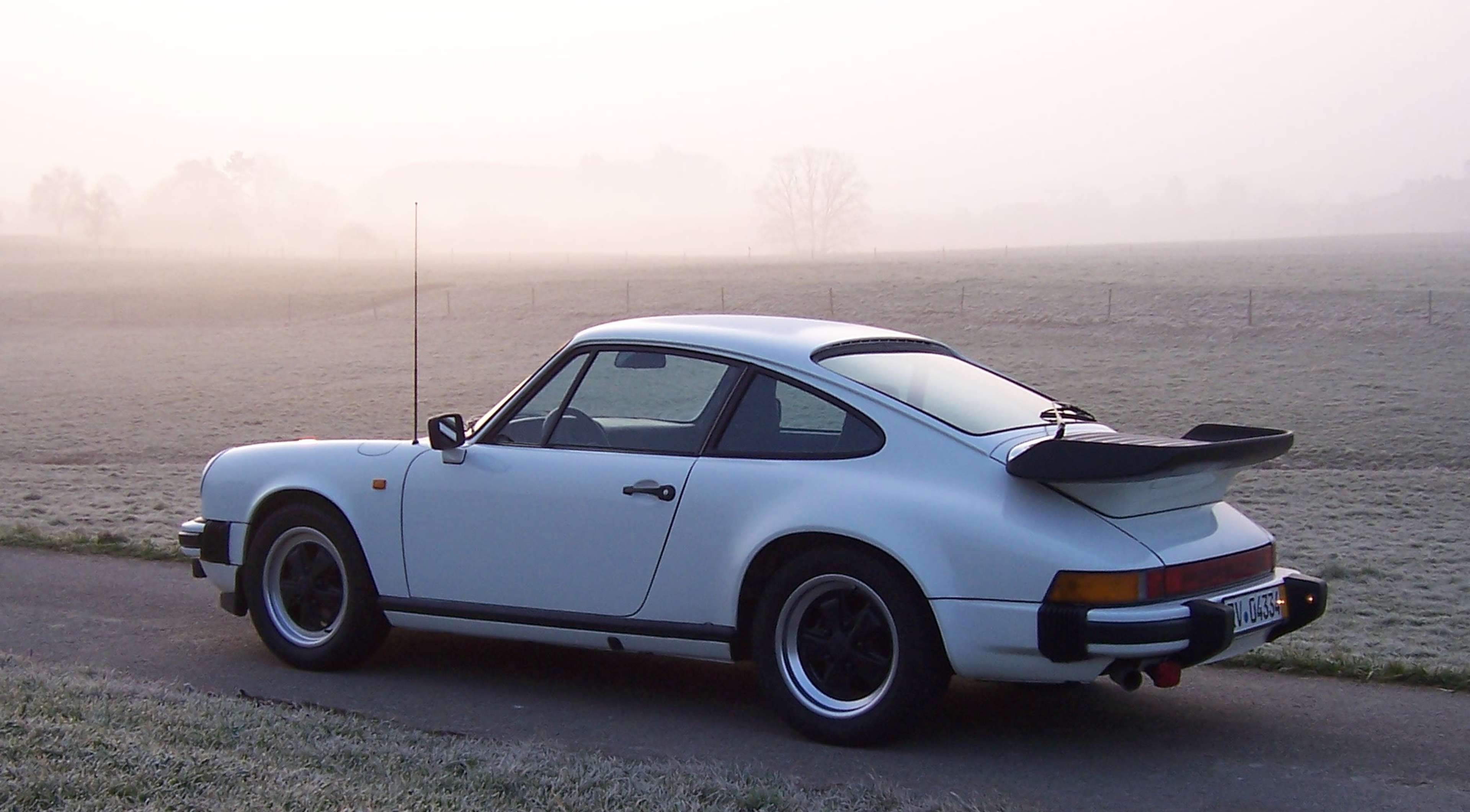 /assets/images/upload/Porsche_911SC_1981_20070316.jpg