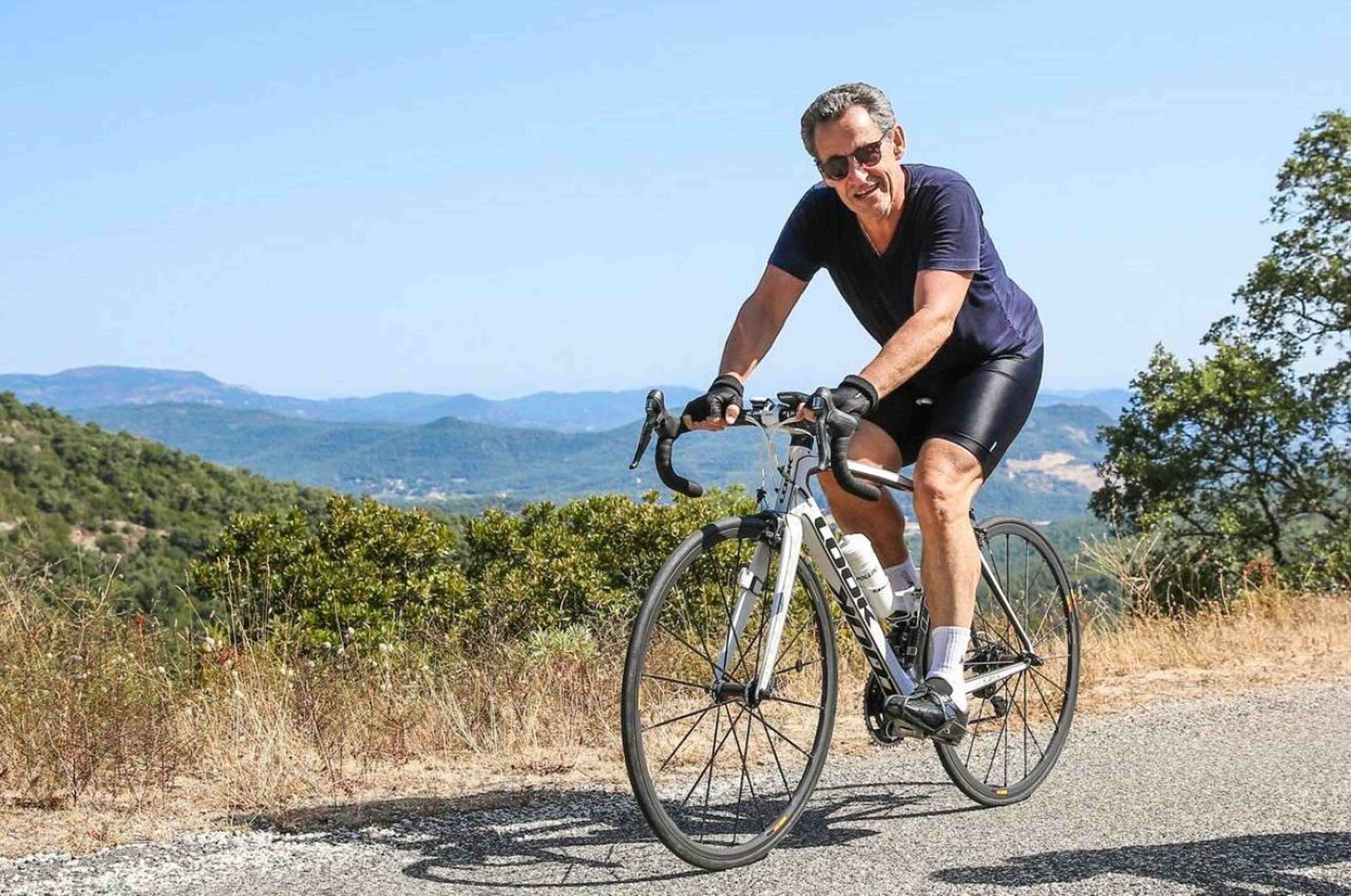 /assets/images/upload/6044443_sarkozy.jpg