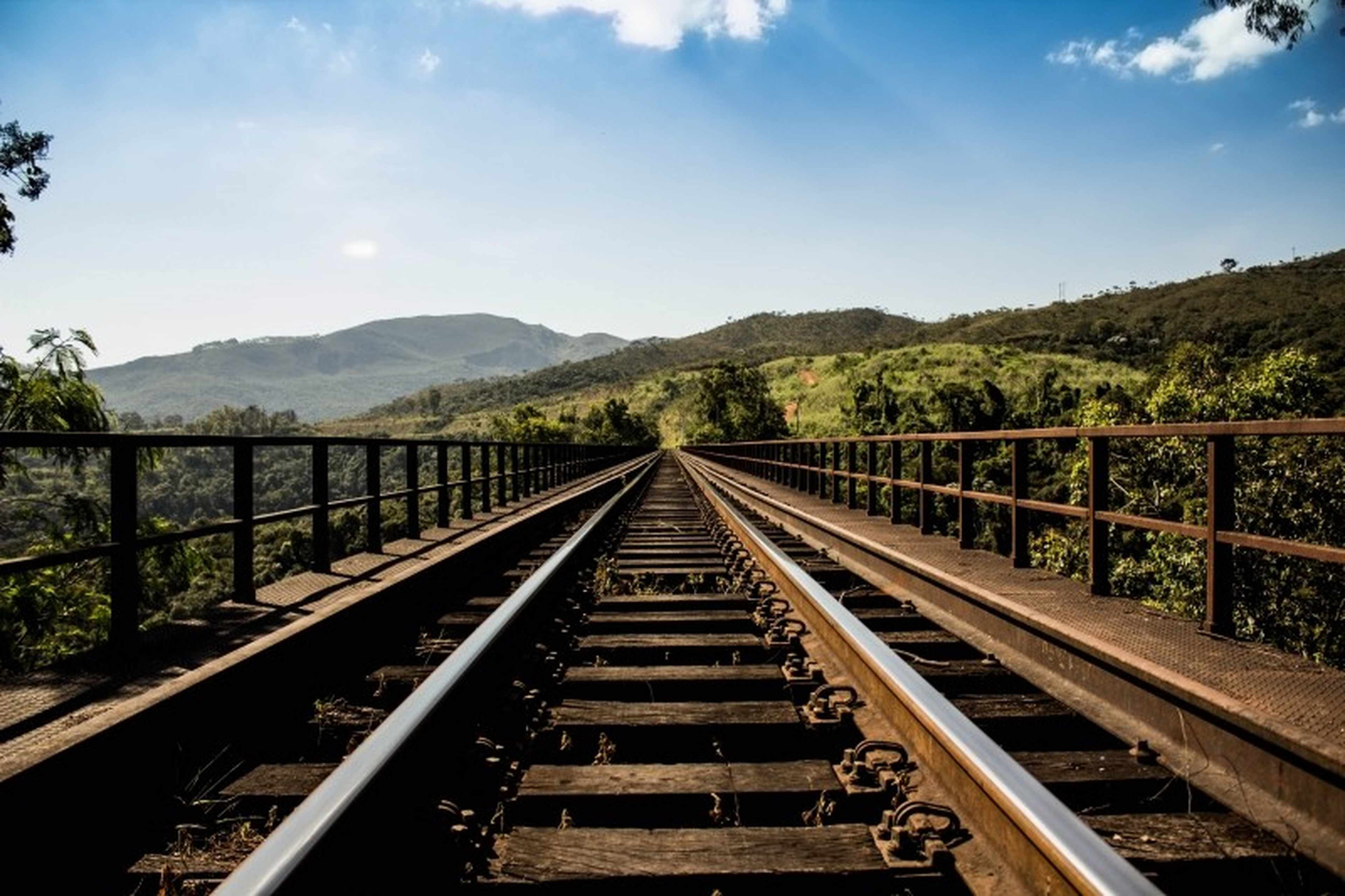 /assets/images/upload/mountains-nature-sunny-bridge.jpg