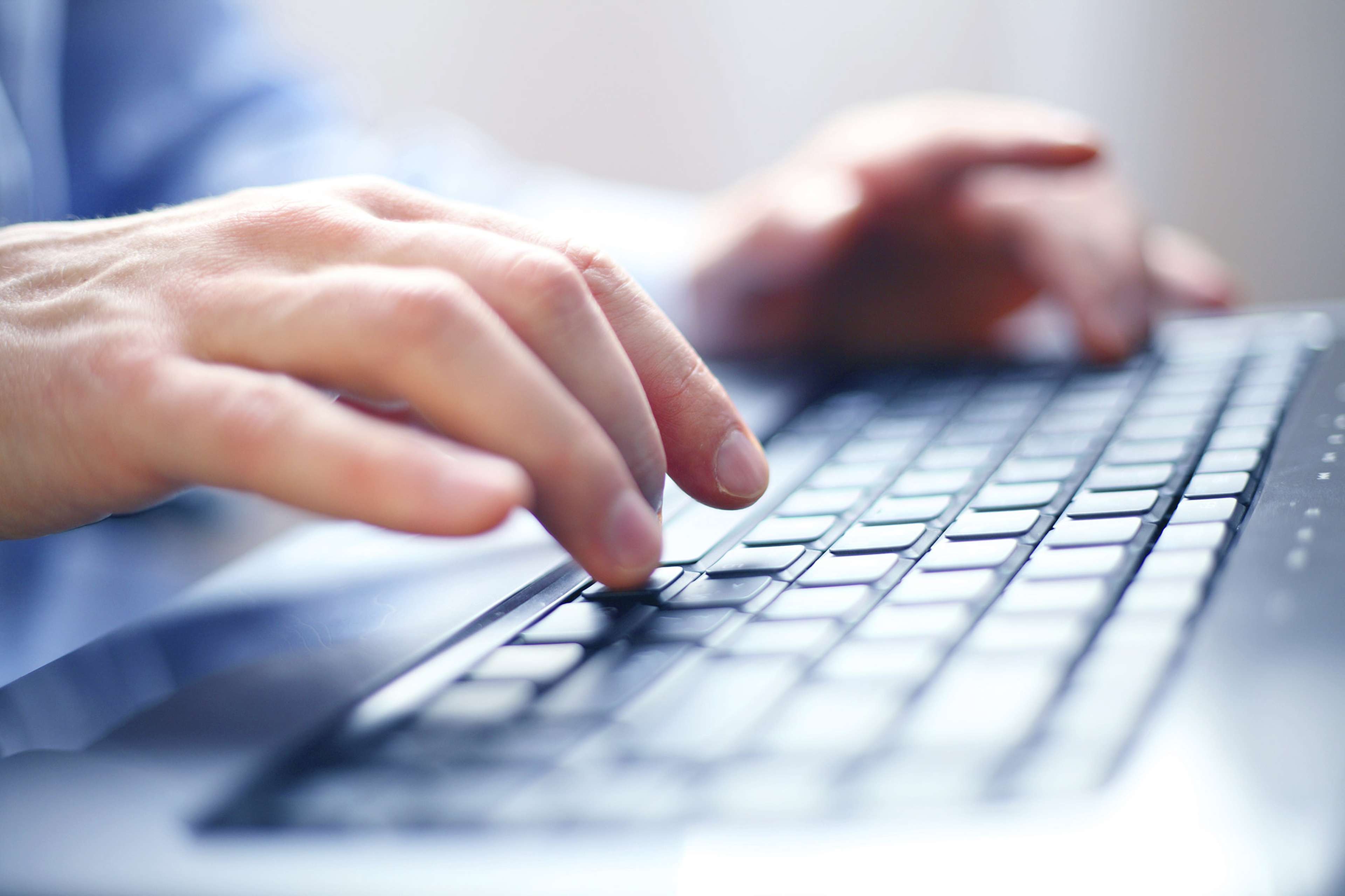 /assets/images/upload/main-clavier-complet.jpg