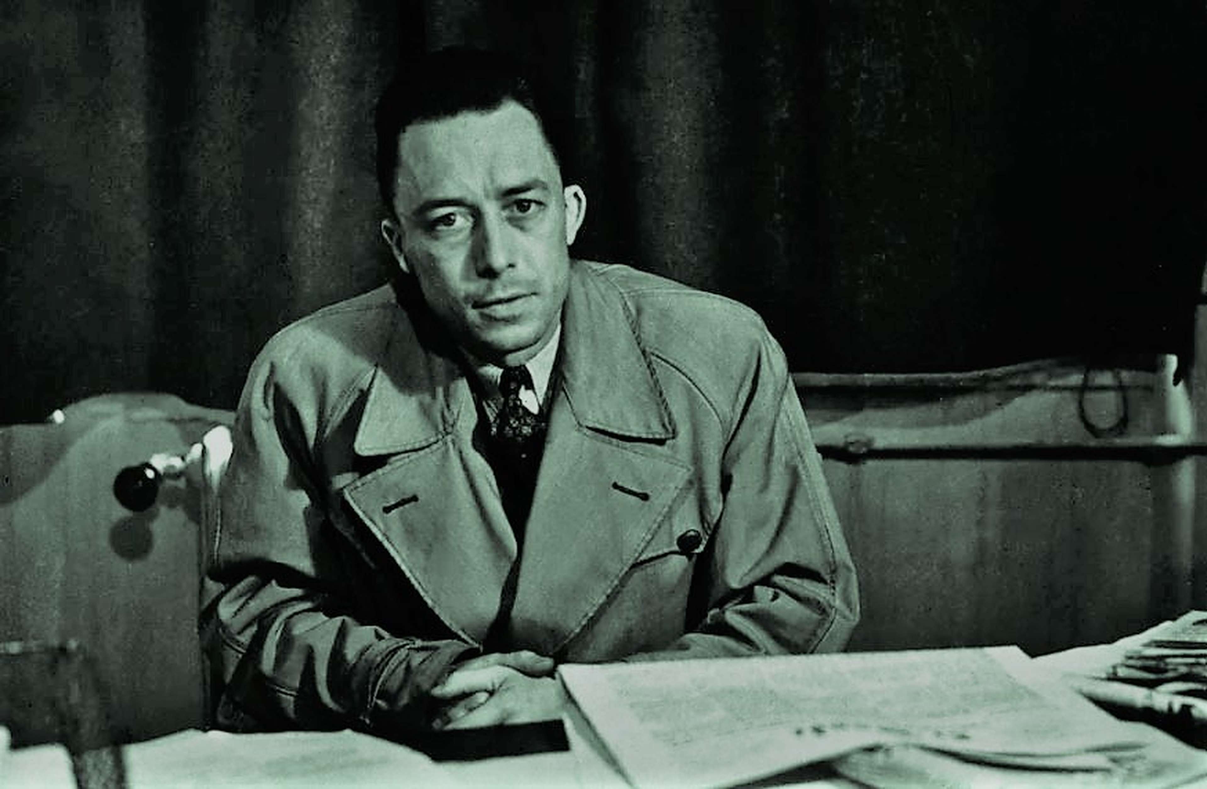 On m’a offert "L'Étranger" de Camus. Quels conseils me donneriez-vous pour bien comprendre ce roman? 