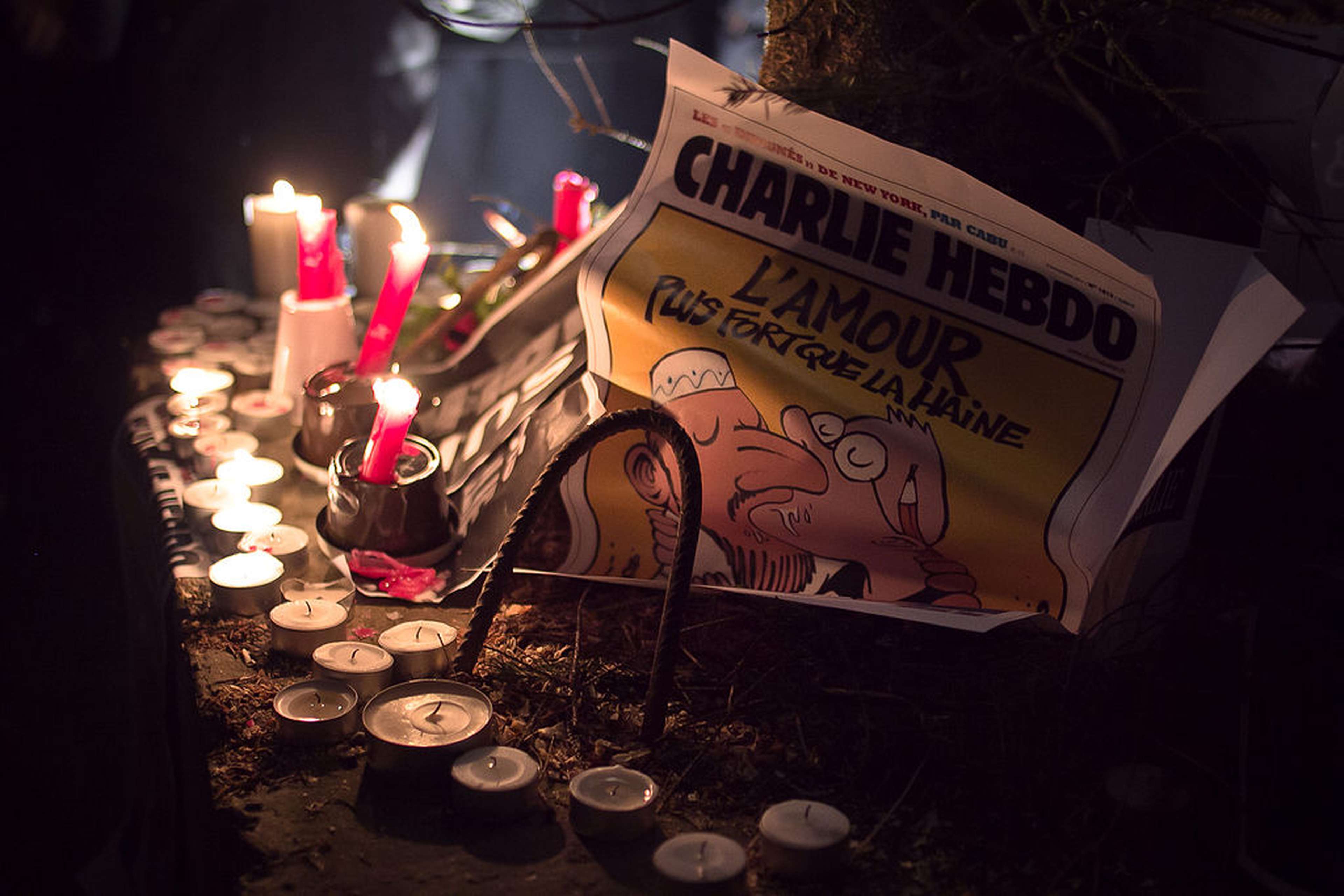 /assets/images/upload/Je_suis_Charlie,_Place_Luxembourg,_Bruxelles,_le_7_Janvier_2015_(7).jpg