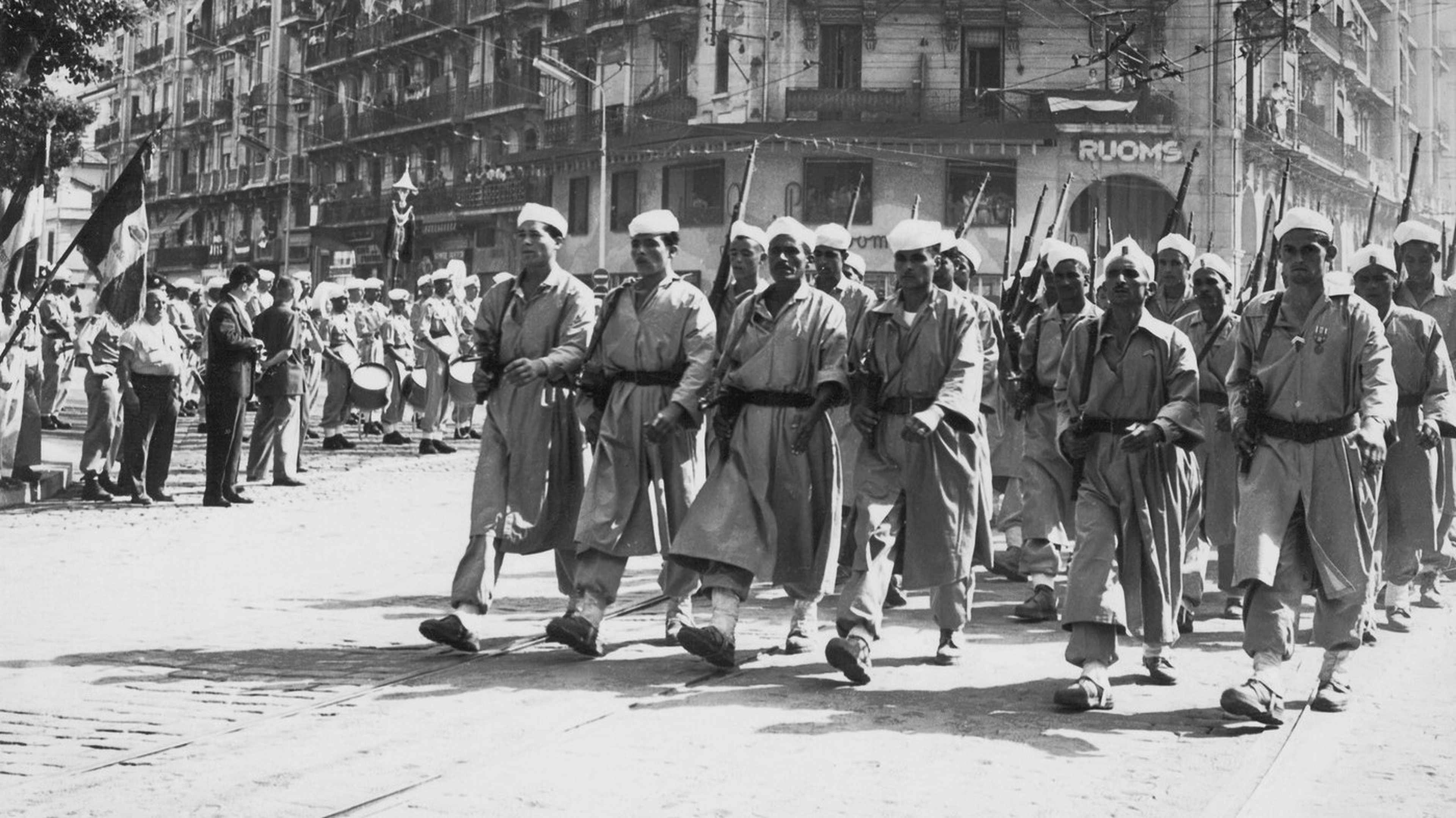 Pouvez-vous nous donner votre avis sur le sort que de Gaulle réservé aux harkis? 