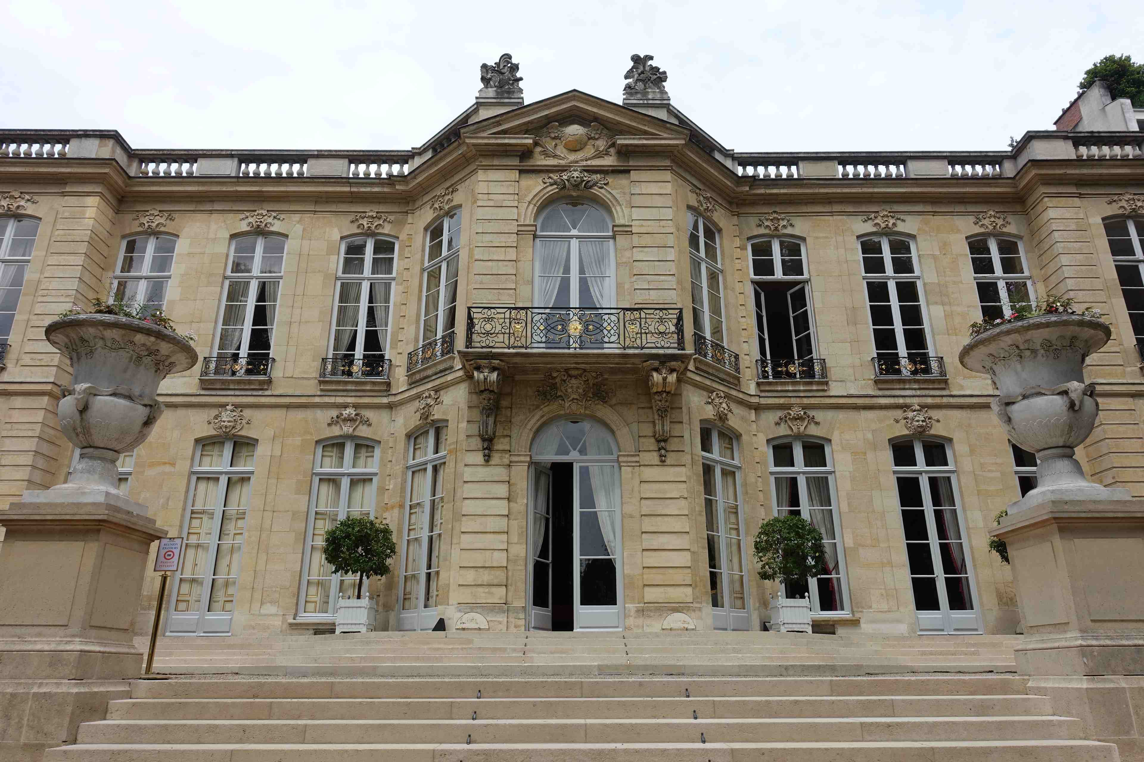 /assets/images/upload/Facade_@_Jardin_de_l'Hôtel_Matignon_@_Paris_(34261927513)_0.jpg