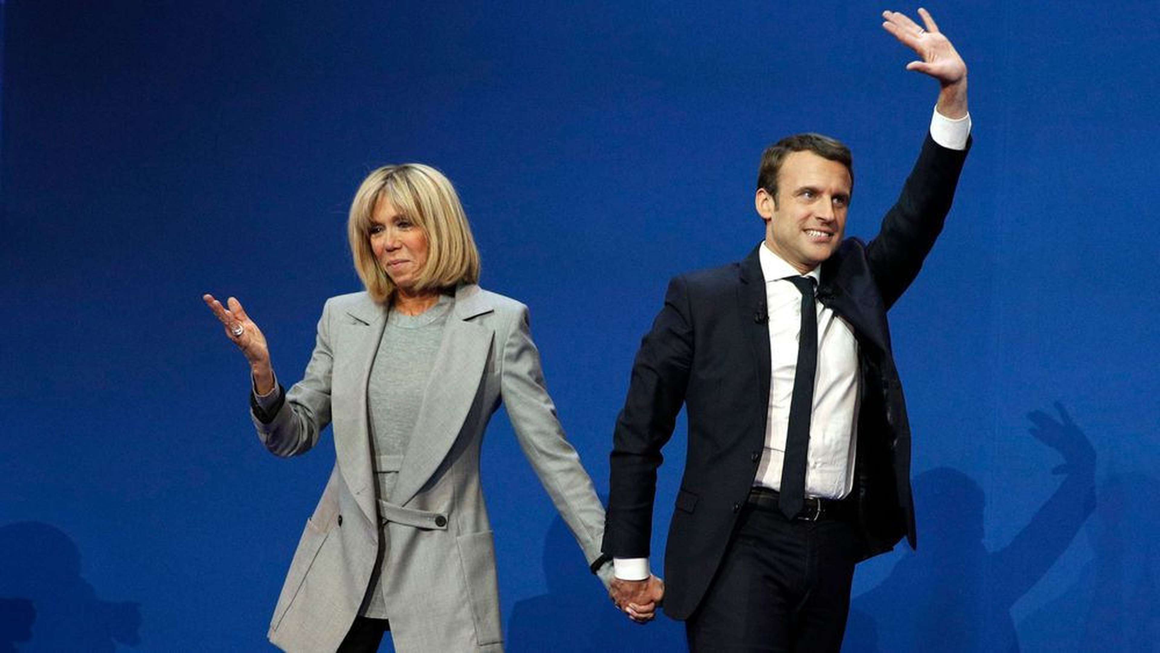 /assets/images/upload/Macron Comm 2.jpg