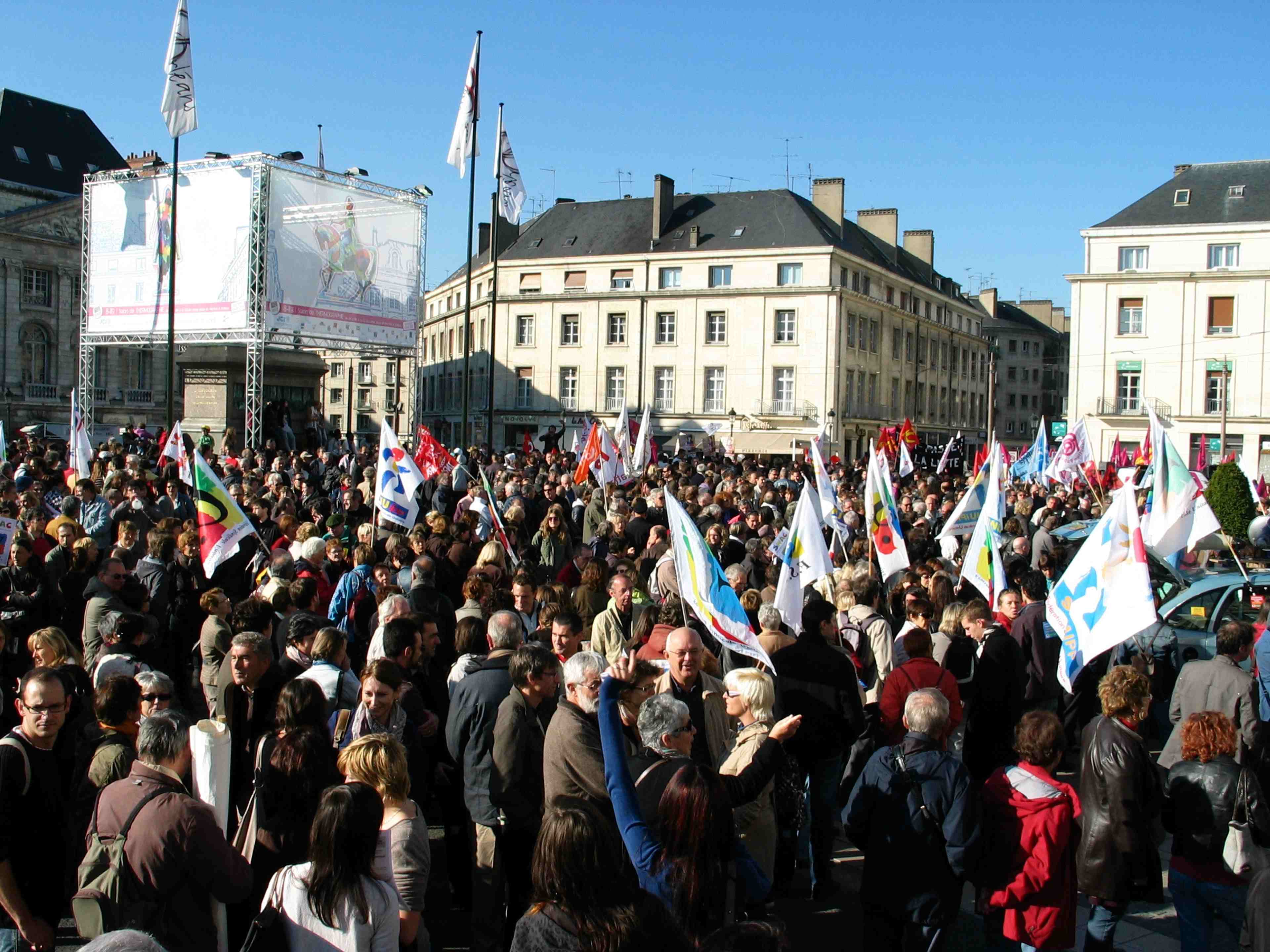 /assets/images/upload/Manifestation_12_octobre_2010_Orléans_-_place_du_Martroi_-_1.jpg