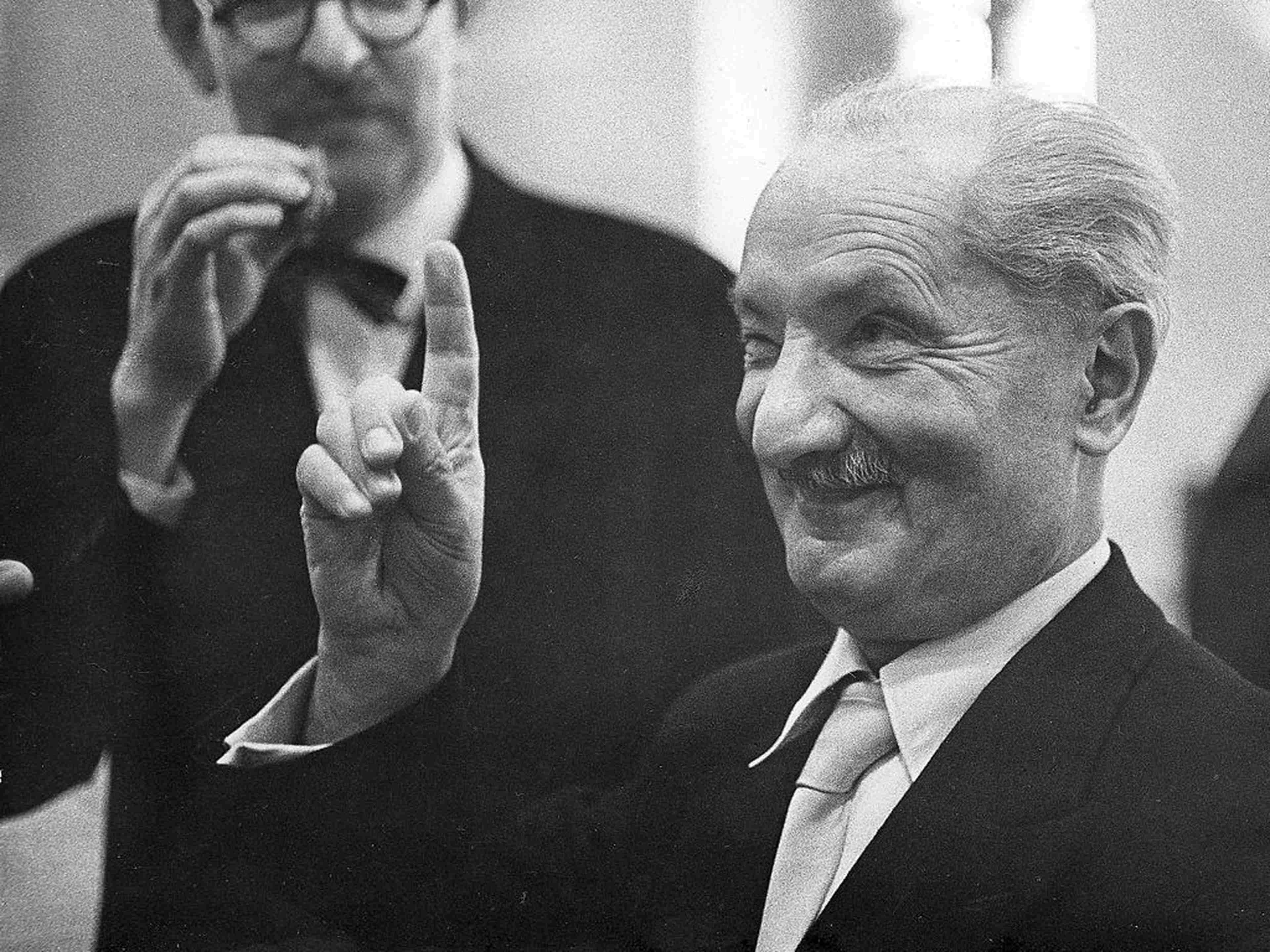 /assets/images/upload/heidegger-crop.jpg