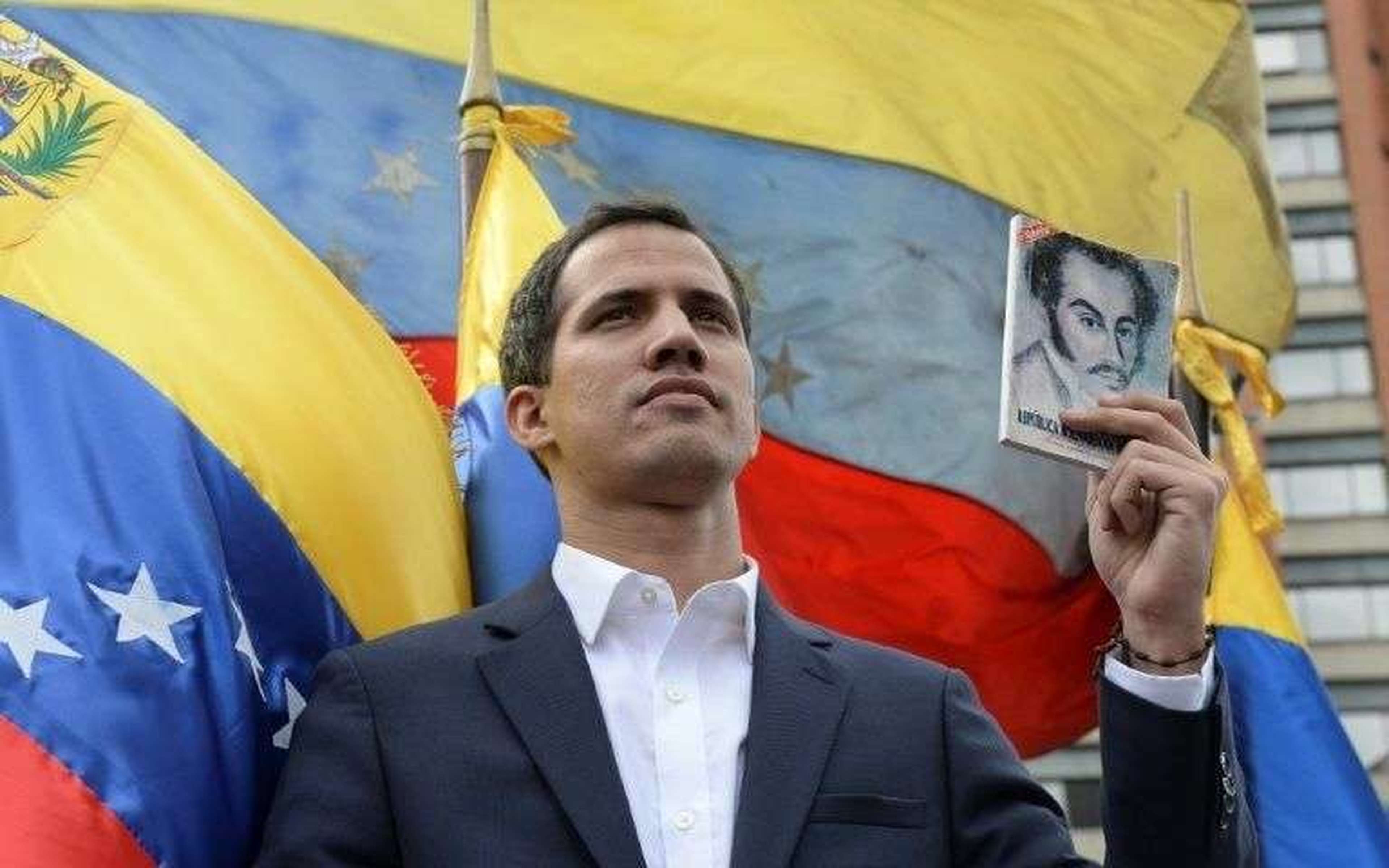 /assets/images/upload/le-president-du-parlement-venezuelien-juan-guaido-s-autoproclame-president-par-interim-devant-des-dizaines-de-milliers-d-opposants-au-president-nicolas-maduro-le-23-janvier-2019-a-caracas.jpg